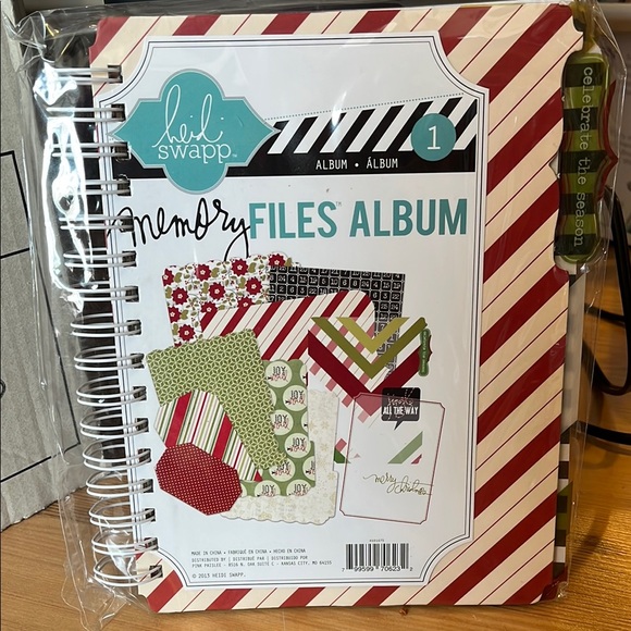 Heidi Swapp Red and White Striped Memory Album - Picture 1 of 3